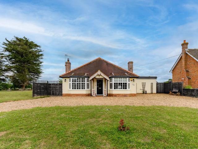 Bungalow for sale in Bedingfield, Suffolk