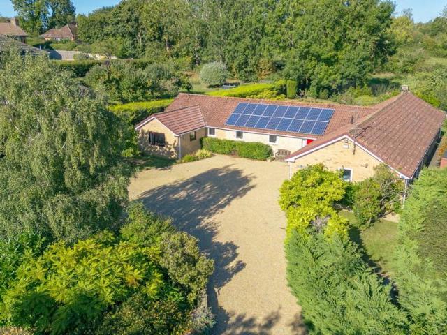 Bungalow for sale in Barholm, Lincolnshire