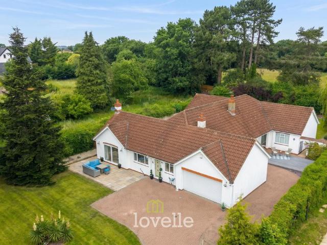 Bungalow for sale in New Waltham