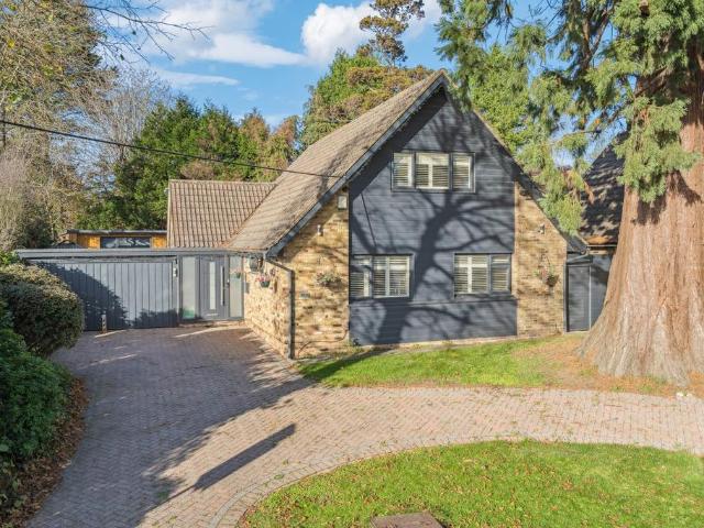Bungalow for sale in Hatch End, Greater London