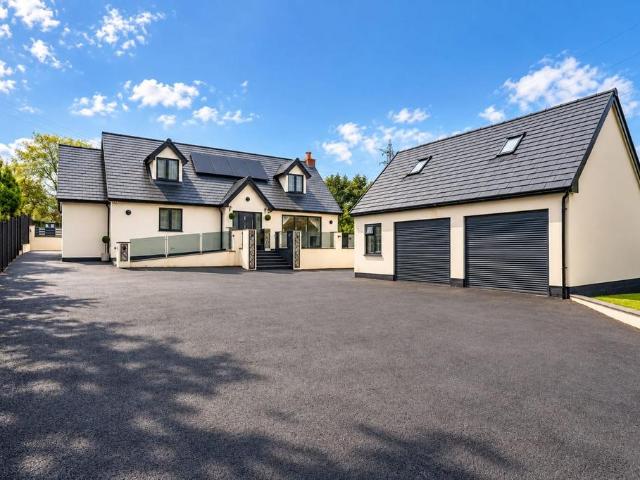 Bungalow for sale in Duton Hill, Essex