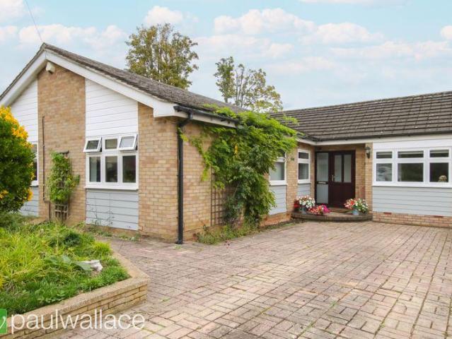 Bungalow for sale in Wormley, Broxbourne