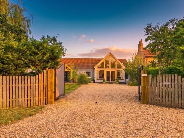 Bungalow for sale in Barholm, Lincolnshire