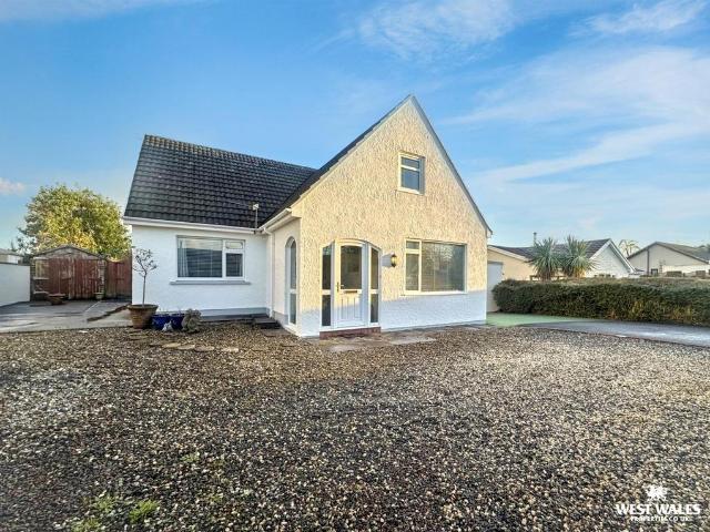 Bungalow for sale in Pentlepoir, Wales