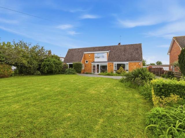 Bungalow for sale in Ripple, Forthampton