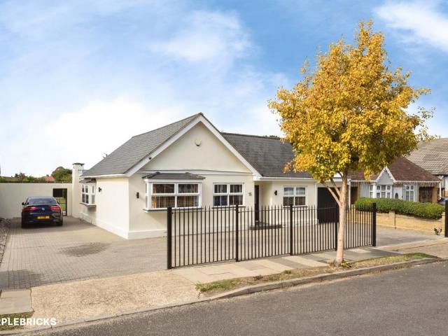 Bungalow for sale in Collier Row, Greater London