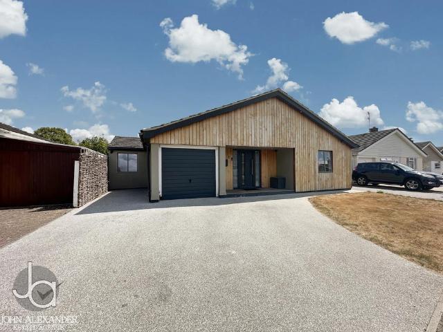 Bungalow for sale in Fordham Heath, Essex