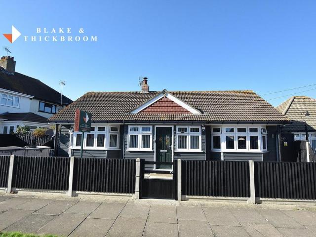 Bungalow for sale in Holland-on-Sea, Dale Hill