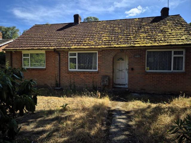 Bungalow for sale in Winsor, Ashurst Bridge
