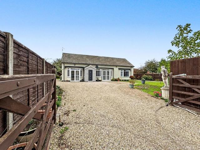 Bungalow for sale in Bedingfield, Suffolk