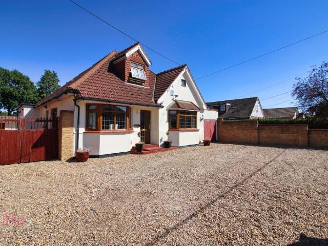 Bungalow for sale in The Butts, Kent