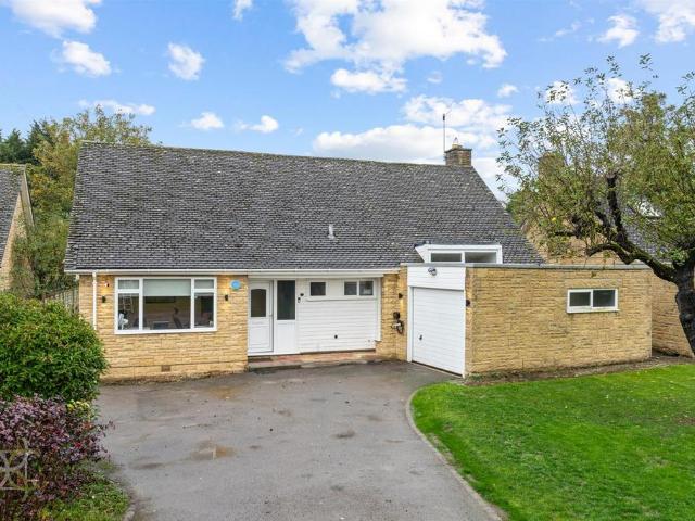 Bungalow for sale in North Littleton, Wychavon