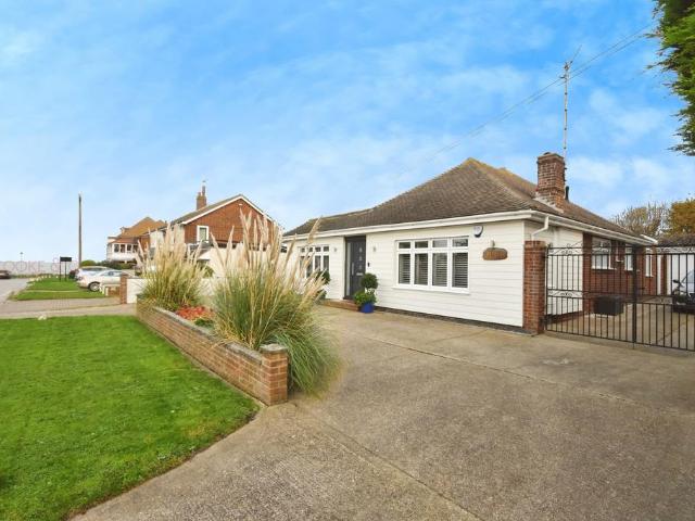 Bungalow for sale in Acol, Kent