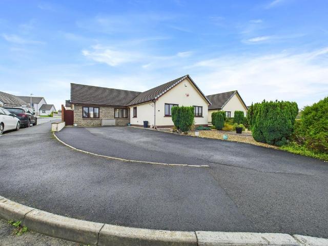Bungalow for sale in Kilgetty, Wales