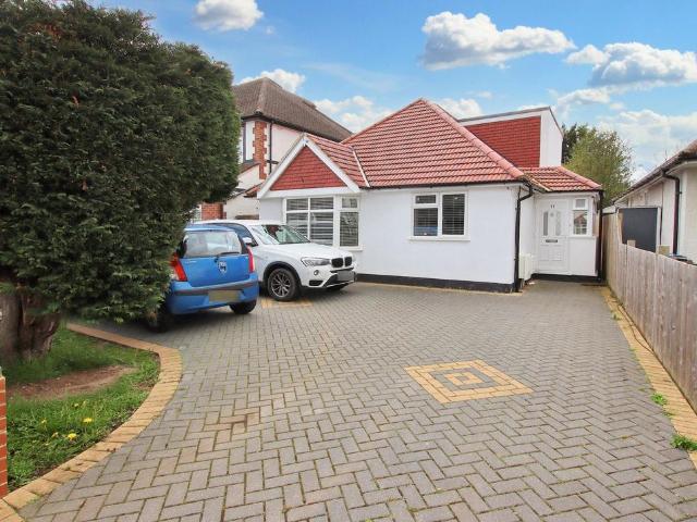 Bungalow for sale in London Borough of Croydon, Greater London