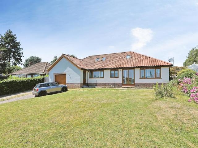 Bungalow for sale in Acle, Crostwick