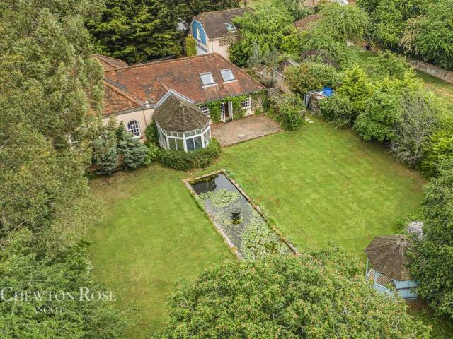 Bungalow for sale in Cranbourne, Winkfield