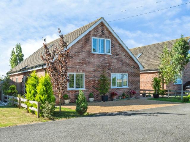 Bungalow for sale in Stokesby, Norfolk