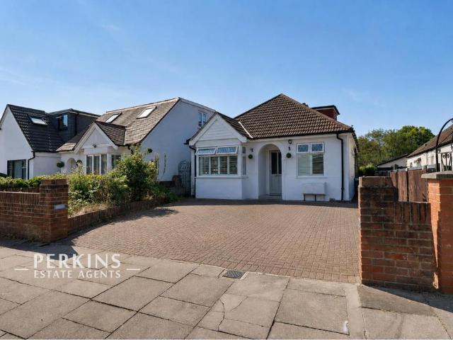 Bungalow for sale in London Borough of Ealing, Greenford