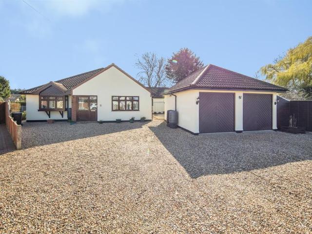 Bungalow for sale in Weeley, Dale Hill