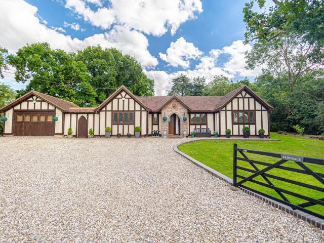 Bungalow for sale in Ashingdon, Barling