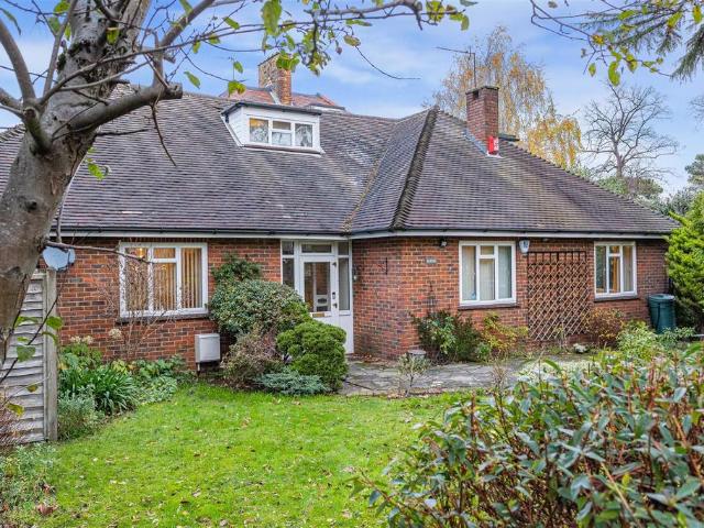 Bungalow for sale in Longlands, Greater London