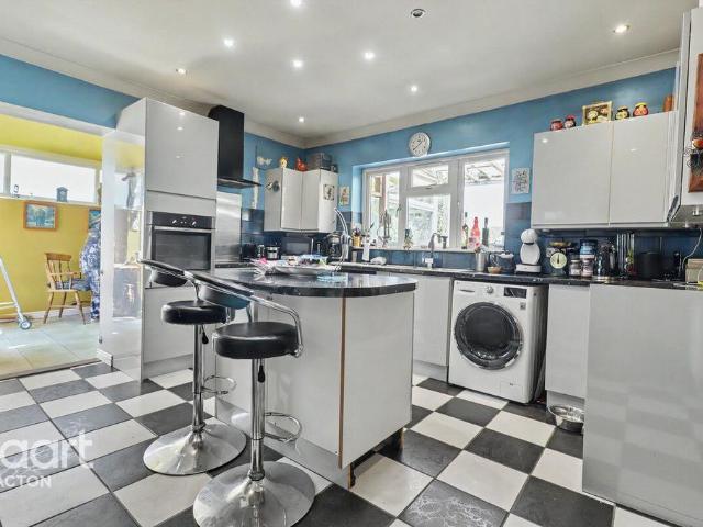 Bungalow for sale in Holland-on-Sea, Dale Hill