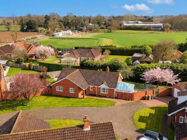 Bungalow for sale in Lingwood and Burlingham, Crostwick