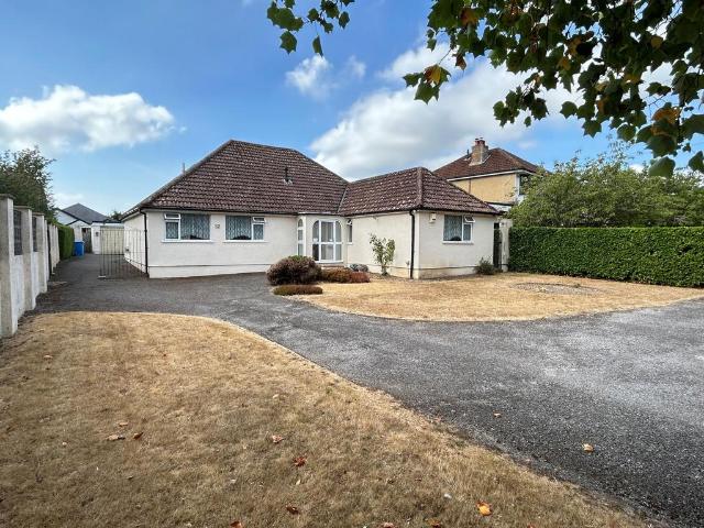Bungalow for sale in Oakley, Merley