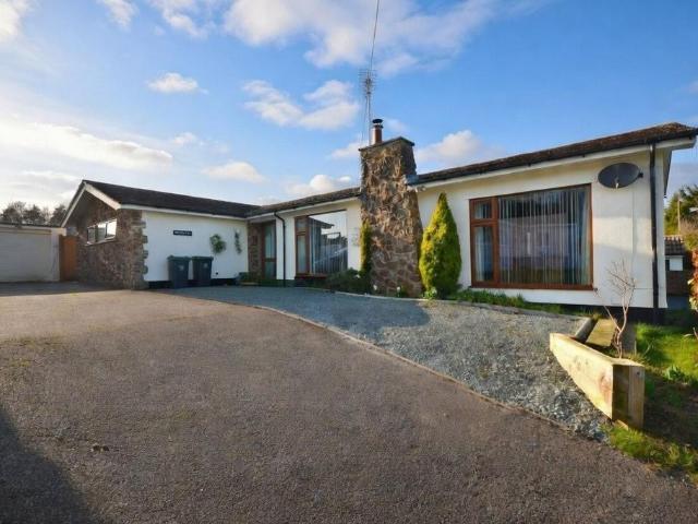 Bungalow for sale in Duton Hill, Essex