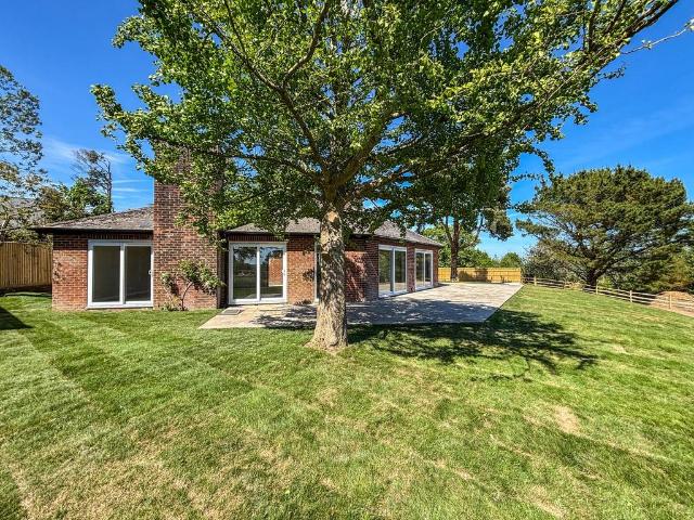 Bungalow for sale in Battle, Heathlands