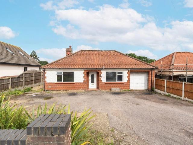 Bungalow for sale in Wroxham, Crostwick