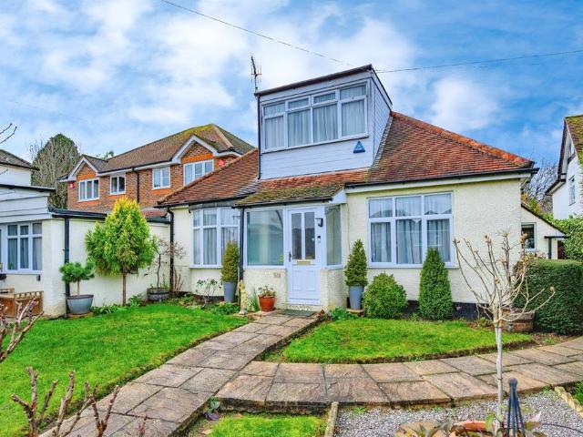 Bungalow for sale in Manor Estate, Pouchen End