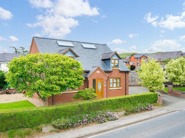 Bungalow for sale in Church Stoke, Wales