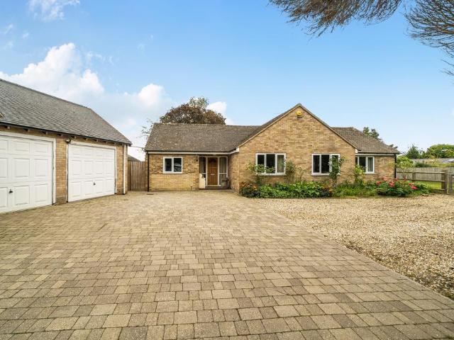 Bungalow for sale in Dromore, Oxfordshire