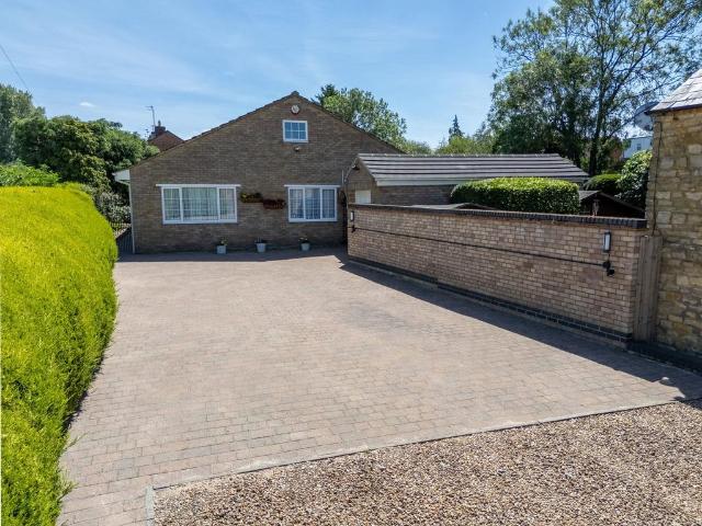 Bungalow for sale in Yardley Hastings, Northamptonshire