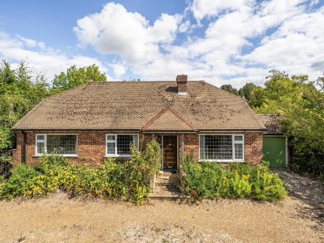 Bungalow for sale in The Butts, Kent