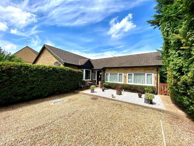 Bungalow for sale in Potters Bar, Hertfordshire