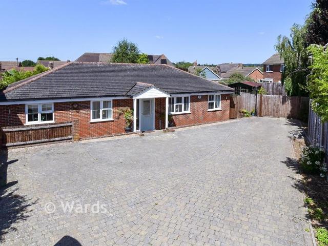 Bungalow for sale in Midway, Kent