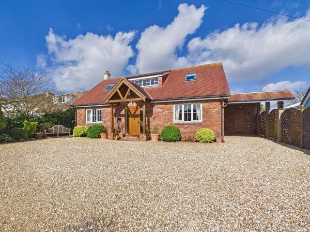 Bungalow for sale in Three Beaches, Livermead