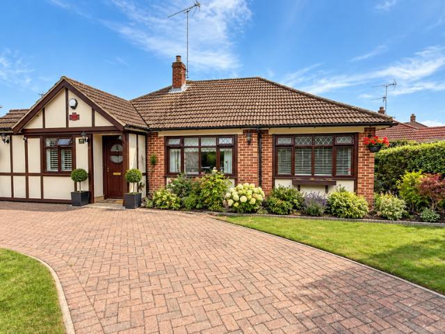 Bungalow for sale in Green Street Green, Greater London