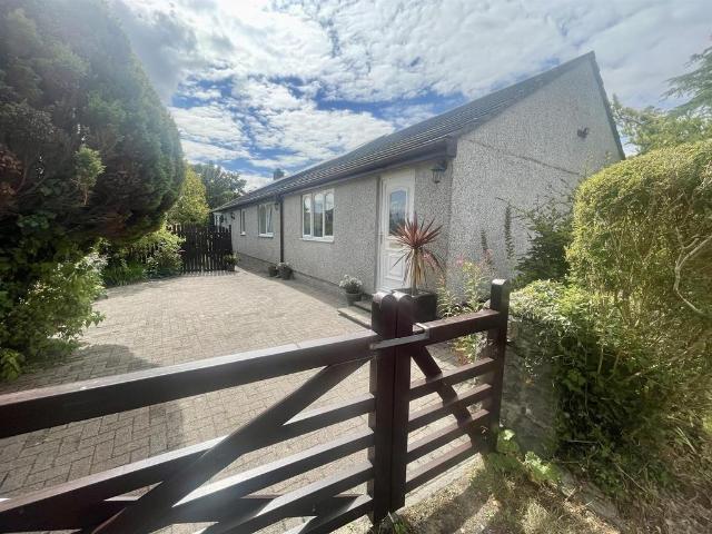 Bungalow for sale in Llaniestyn, Wales