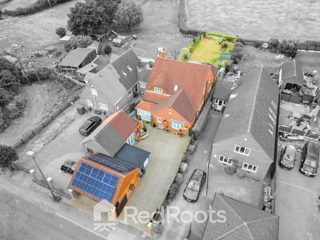 Bungalow for sale in Kirk Bramwith, South Yorkshire