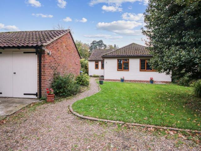 Bungalow for sale in Hillview, Surrey