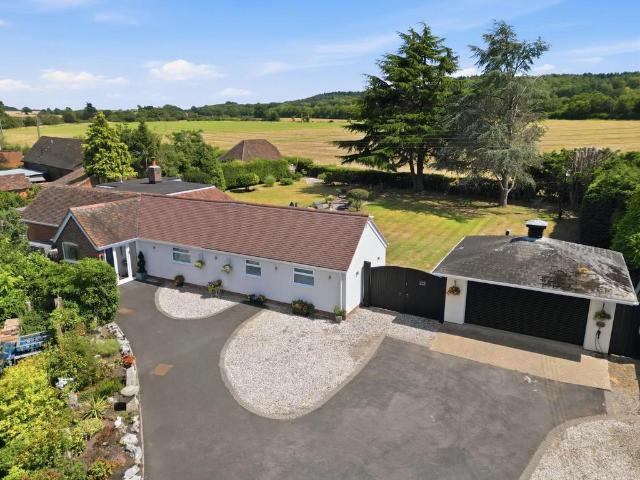 Bungalow for sale in Alderminster, Warwickshire