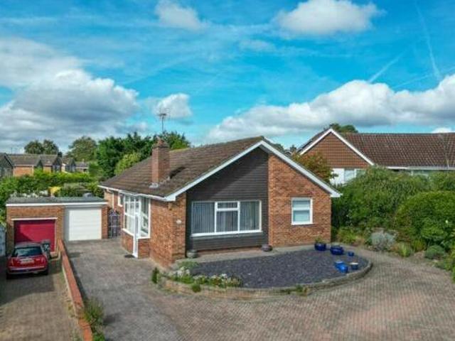 House for sale in Heol-las, Surrey