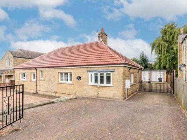 House for sale in Huddersfield, West Yorkshire