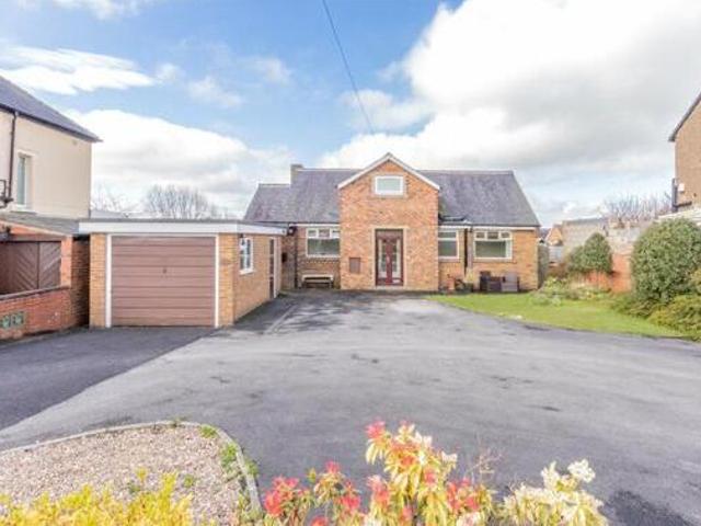 House for sale in Huddersfield, West Yorkshire