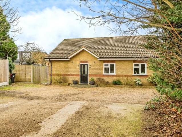 Bungalow for sale in Cippenham, Slough