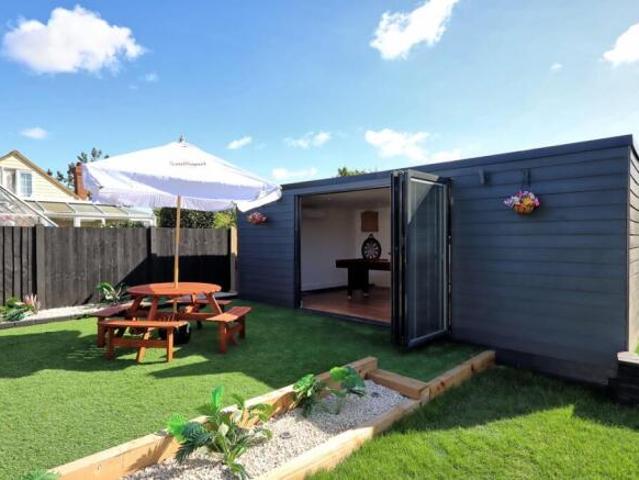 Bungalow for sale in Alton Barnes, Essex